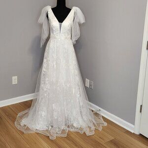 Fairytale Wedding Dress with Floral Embroidery and Romantic Tulle Bow Sleeves